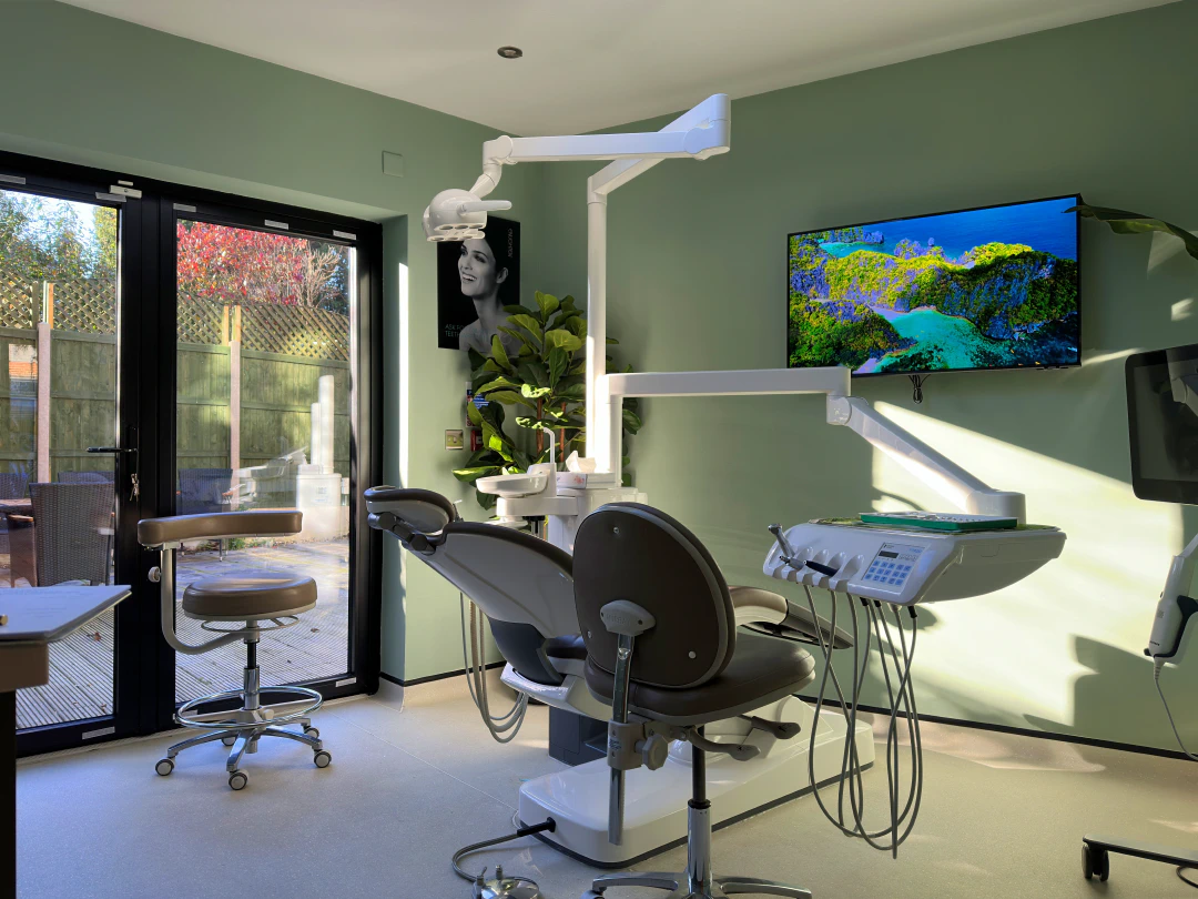Dentozen treatment room with modern dental equipment